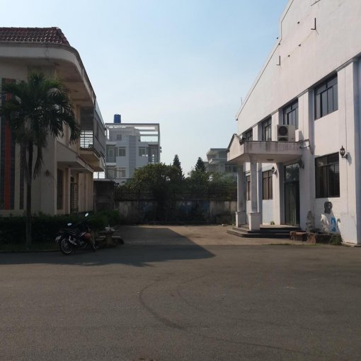Cho thuê nhà xưởng nền gạch men 1300 m2 quận Bình Tân