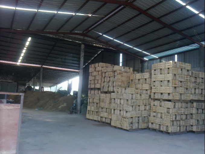 Cho thuê nhà xưởng 2300m2, có máy cả máy sản xuất gỗ, giá 35 triệu/th, huyện Lạng Giang, Bắc Giang