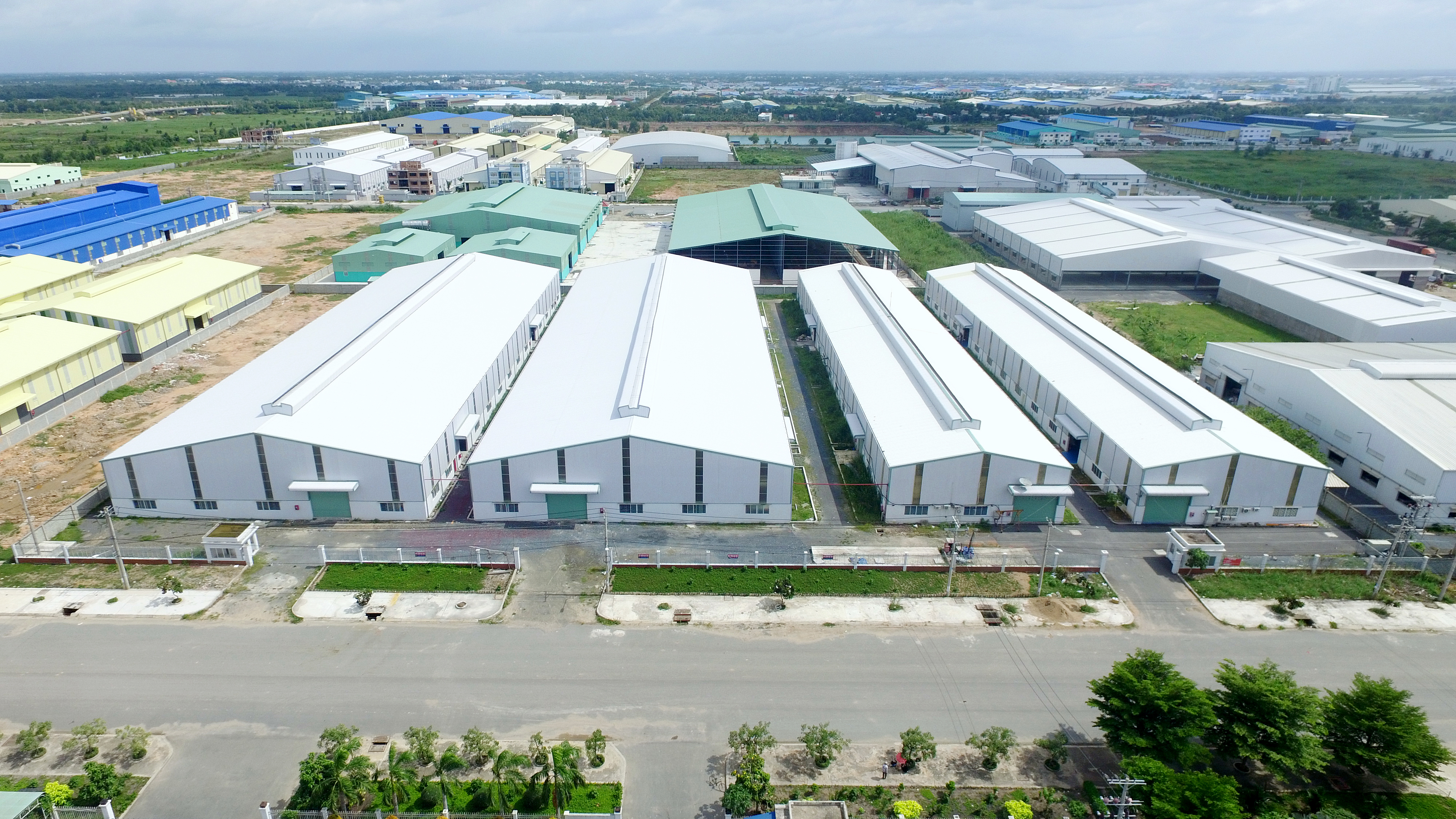 Cần cho thuê nhà xưởng mới xây 4300m2 trong KCN Hải Sơn, Đức Hòa, Long an