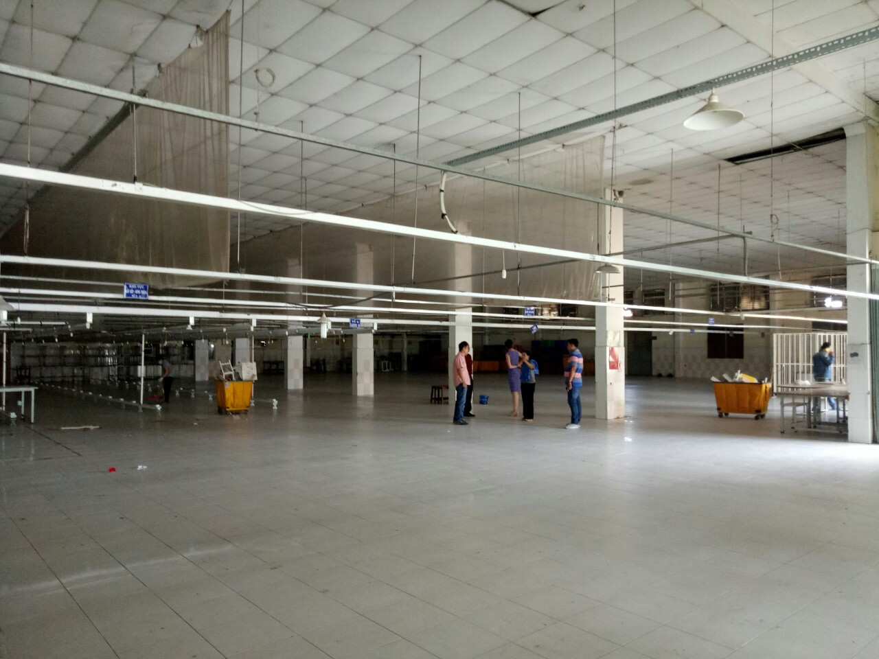 Cho thuê xưởng may 4200m2 có sãn giàn đèn gần chợ huyện Hóc Môn