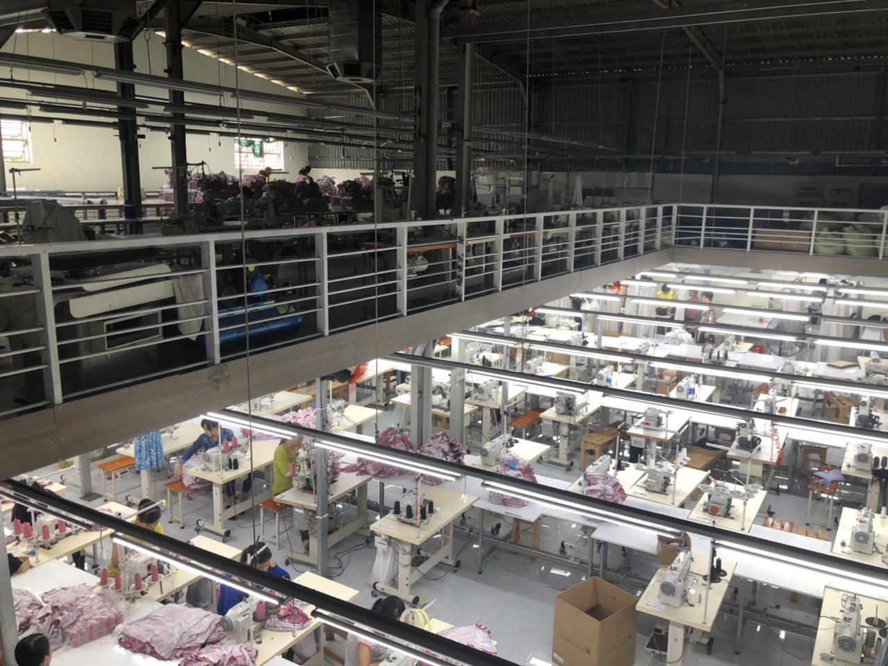 Cho thuê gấp xưởng may 5 chuyền 1500m2 có sẵn 200 công nhân ở Hóc Môn, Tp HCM